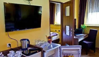 Bed4City Grojecka Street 0*, Warszawa Polen